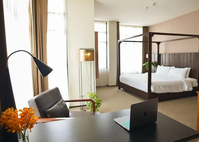 Grand Howard Hotel